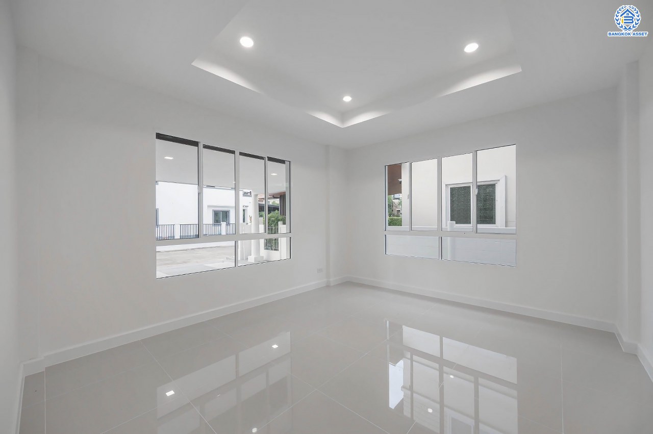 บ้านมือสองตกแต่งใหม่ โครงการ ชวนชื่น กรีนบาวด์ เนื้อที่ 54 ตร.ว. ฟังก์ชัน 3 ห้องนอน 3 ห้องน้ำ 1 ห้องอเนกประสงค์ จอดรถได้ 2 คัน บรรยากาศเงียบสงบเป็นส่วนตัว สิ่งอำนวยความสะดวกมากมาย! บนทำเลศักยภาพ หน้าโครงการติดถนนใหญ่ ใกล้จุดขึ้นทางด่วน "ศรีสมาน"